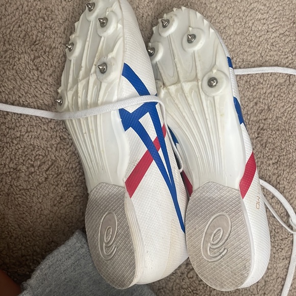 Track cleats - Picture 2 of 3